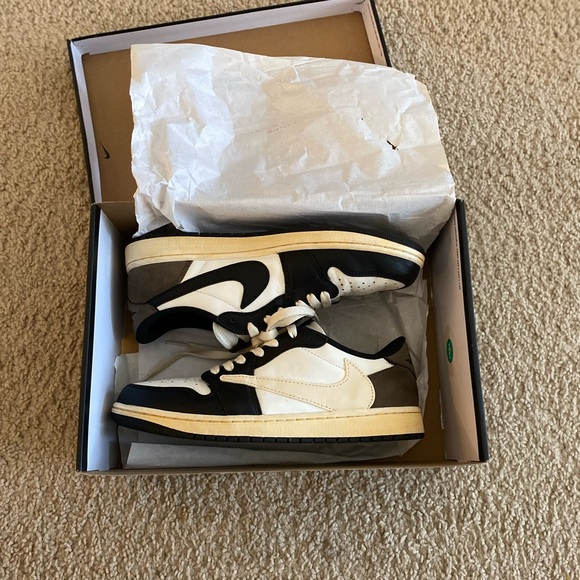 Jordan 1 Low ‘Mocha’ - Picture 1 of 6